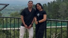 Man Proposes to His Partner While Posing for a Picture