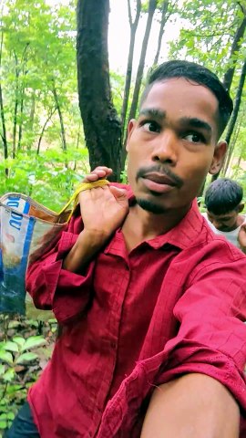 Ghane Jungle ke upar Shiv Mandir mein ja rahe hain