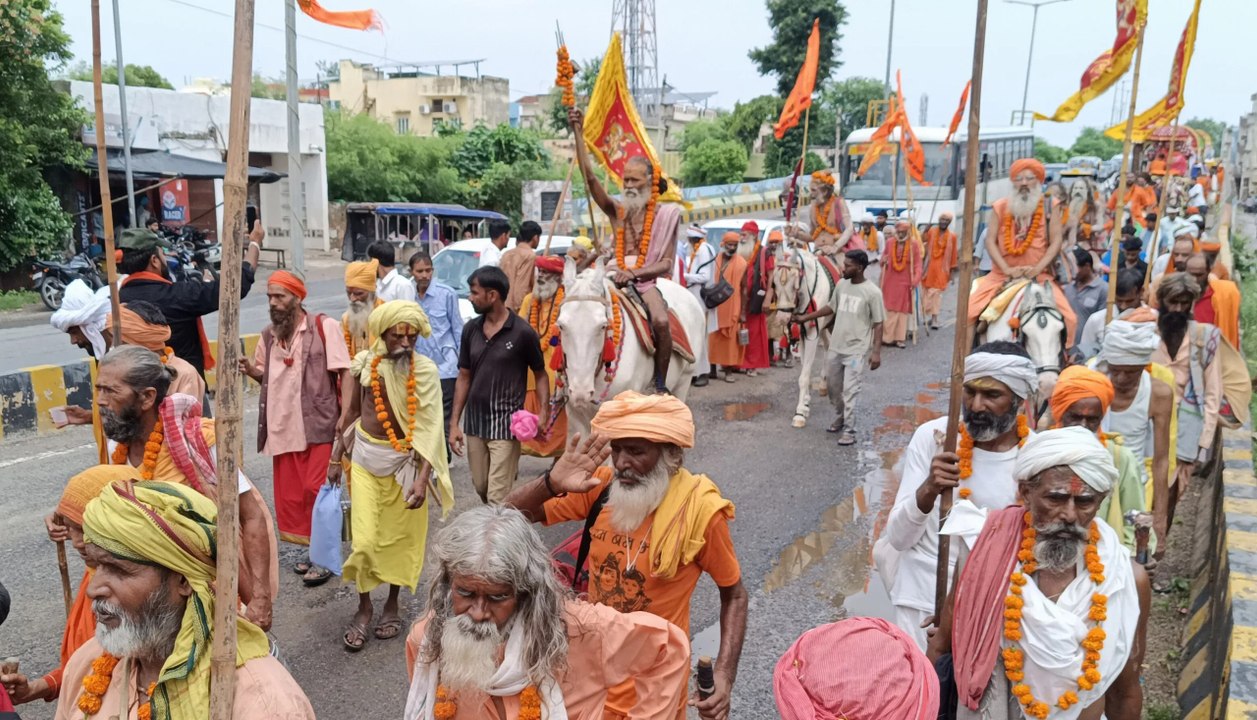 Alwar: अलवर में संतों की शाही सवारी, कुंभ की तर...