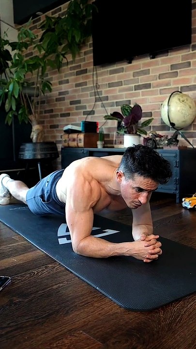 The perfect plank !! 😱😱