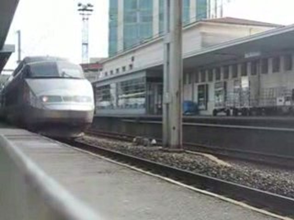 TGV PSE 87 EN GARE DE POITIERS
