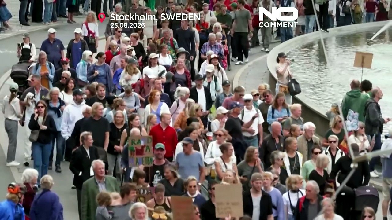 Greta Thunberg Stockholm'da 10 bin kişilik iklim yürüyüşüne katılıyor