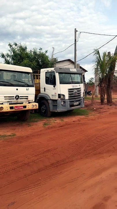 Empresas de caçambas têm atividades embargadas pelo IAT e protestam em Umuarama