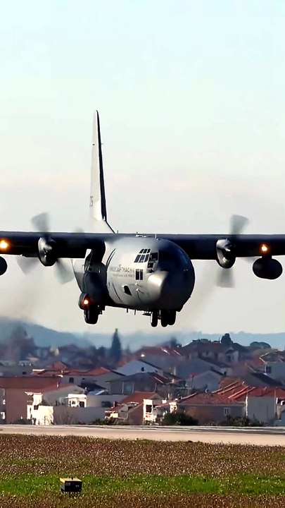 Lockheed C-130H Hercules Close-Up Landing!