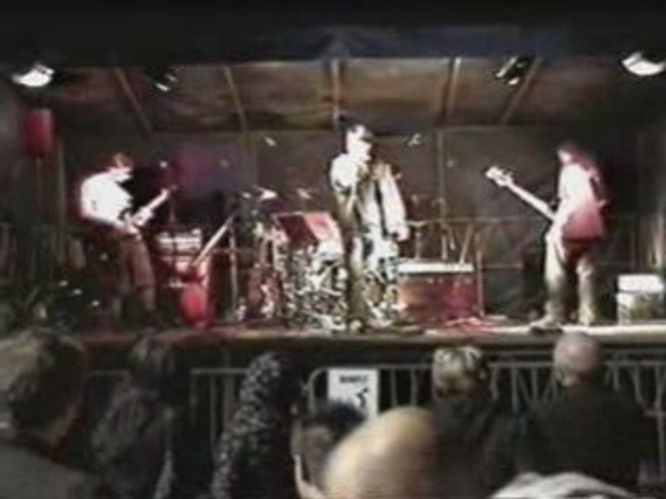 Deadfly - Song 2 (concert au lac de léon)