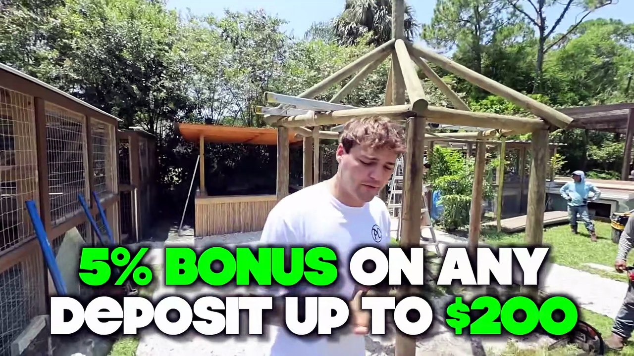 Building SECRET EXOTIC ANIMAL Enclosure!!