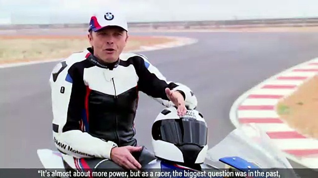 BMW HP4 Race: हाथ से बनी सुपरबाइक जो स्टॉक मॉडल से 2 सेकंड तेज है! 2017