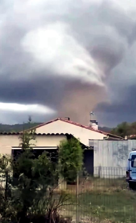 Francia: impactante tornado en el pueblo de Pomas CORTO