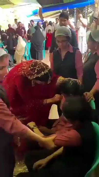Video: Kerala doctor treats sick caterers at her wedding, says she did 'bare minimum'