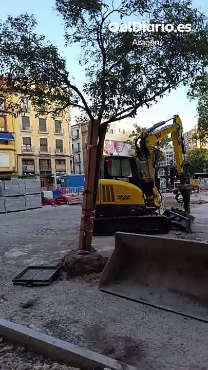 El Gobierno de Zaragoza llena otra plaza de cemento mientras la alcaldesa vende la ciudad como "capital verde"
