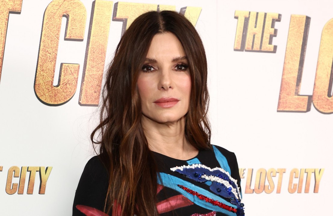 Sandra Bullock revela como filhos lidaram com doença do padrasto, morto em 2023