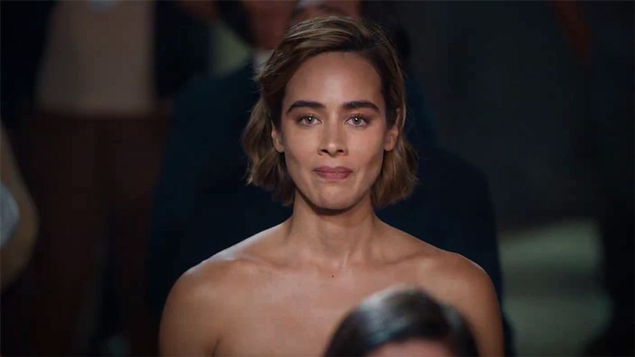Hombre Al Agua Trailer OmeU