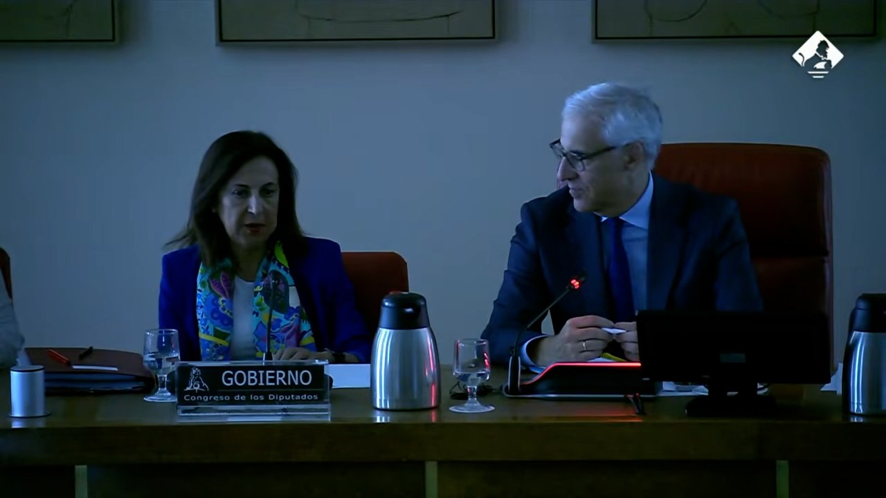 El Congreso sufre un apagón durante la comparecencia de Robles: "Espero que no sea un ataque híbrido"