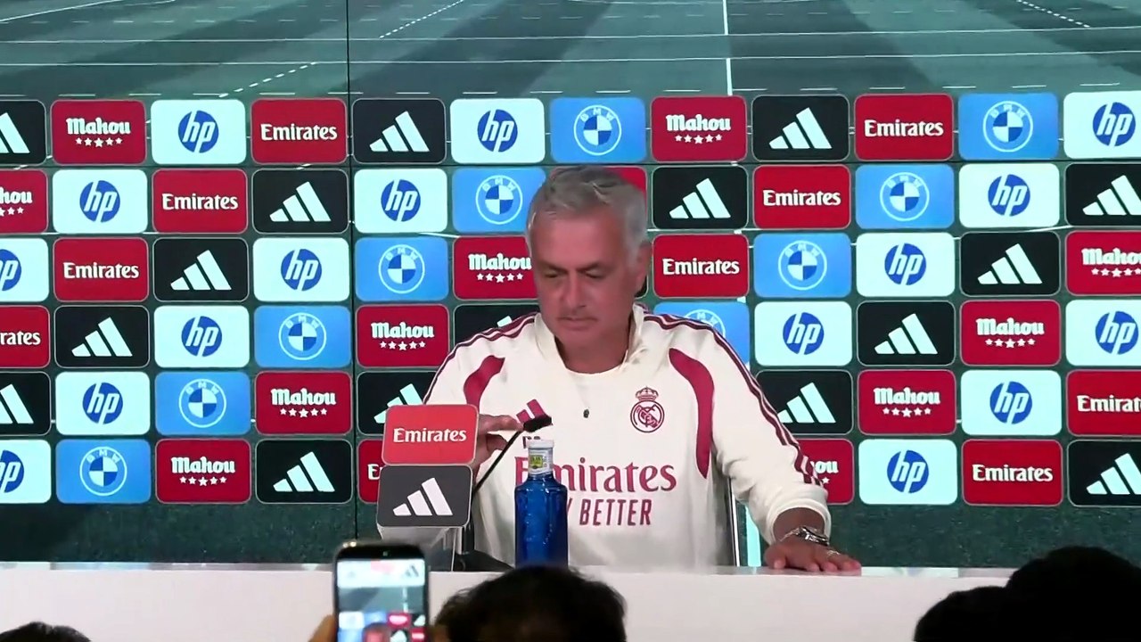 Mourinho: “No pienso que haya un árbitro que piense que es amigo de Negreira”