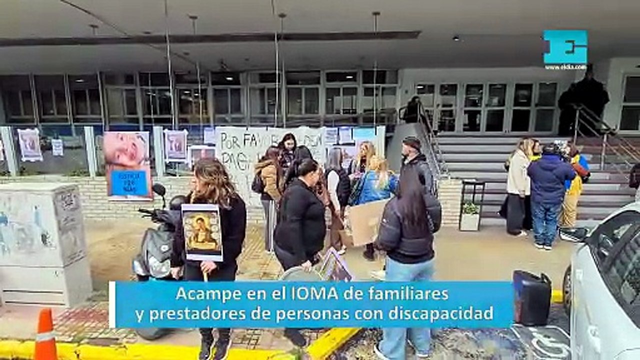 Acampe en el IOMA de familiares y prestadores de personas con discapacidad