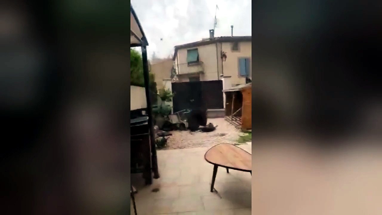 Tornado in Francia: il video della furia del vento a 100 km/h su una casa