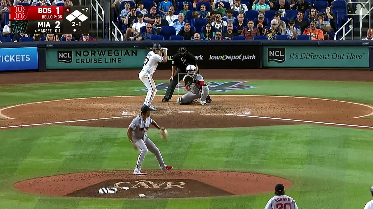 Willson Contreras con un certero tiro al plato