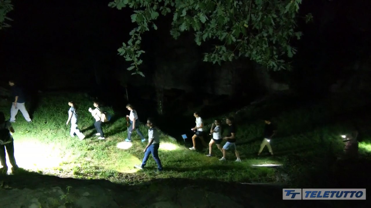 Video News - A Capo di Ponte, a Bedolina, visita notturna alle incisioni