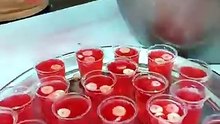 الاسكندرانية يوزعون الشربات بالموز احتفالا بالمولد النبوي.. عادة كل عام