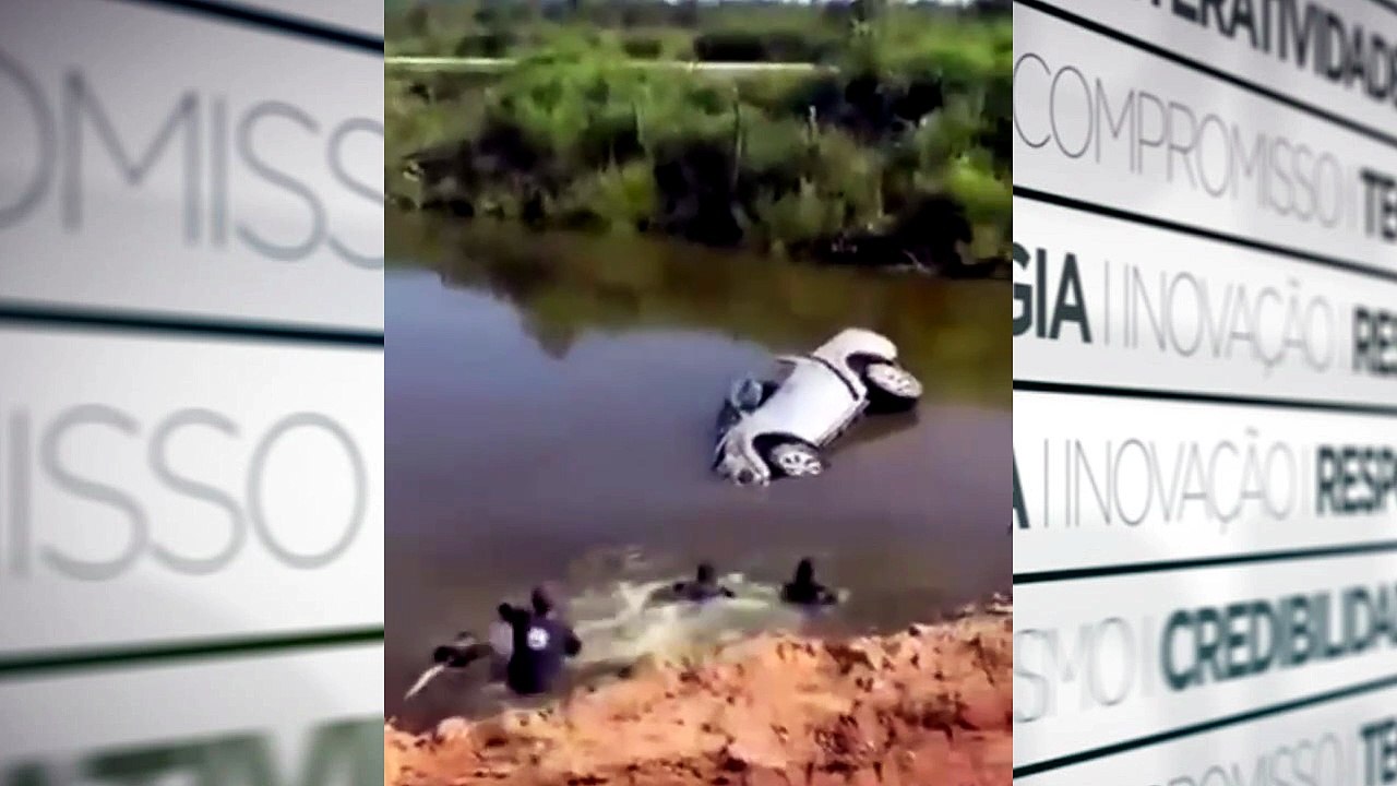 PM’s salvam motorista de carro que caiu em represa