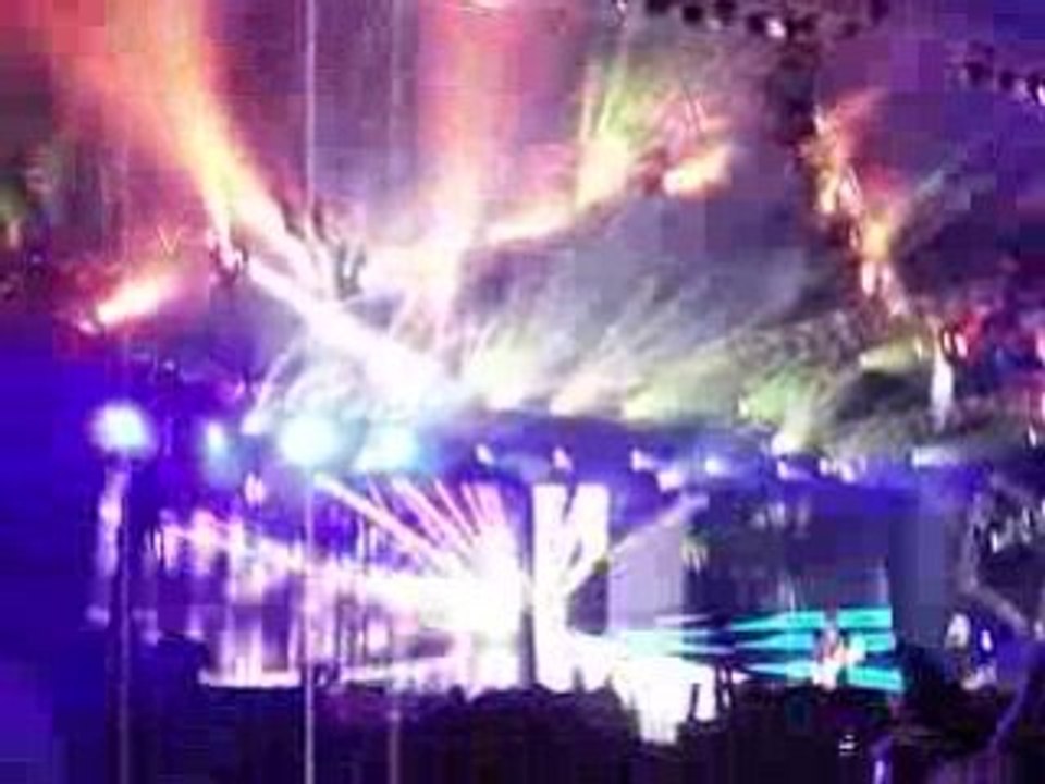 MCCARTNEY QUEBEC LIVE AND LET DIE