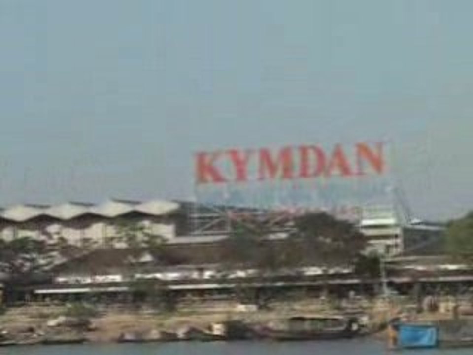 Rivière des parfums à Hué au Vietnam