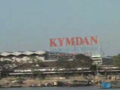 Rivière des parfums à Hué au Vietnam