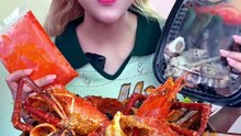 Eating seafood with a blonde - Delicious garlic butter seafood set