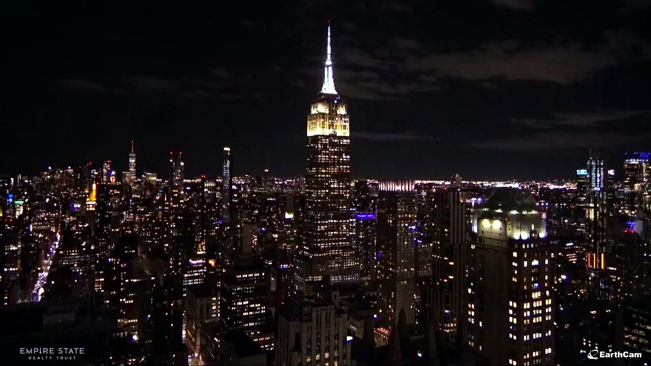 Empire State Building ilumina-se de rosa em homenagem a Dolly Parton