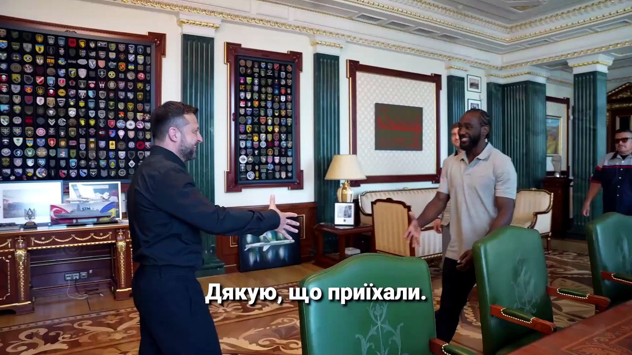 Zelensky recebe cadela como presente de Terence Crawford: "Solidariedade"