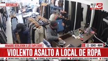 Impresionante robo a local de ropa queda registrado en video
