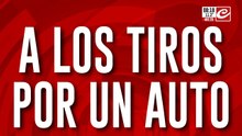 Lo atacaron a balazos para robarle el vehículo. Mirá el video