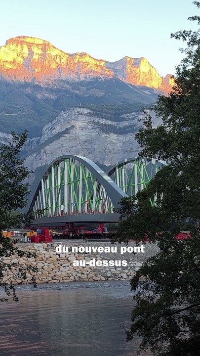 Le nouveau pont de Brignoud installé sur l'Isère