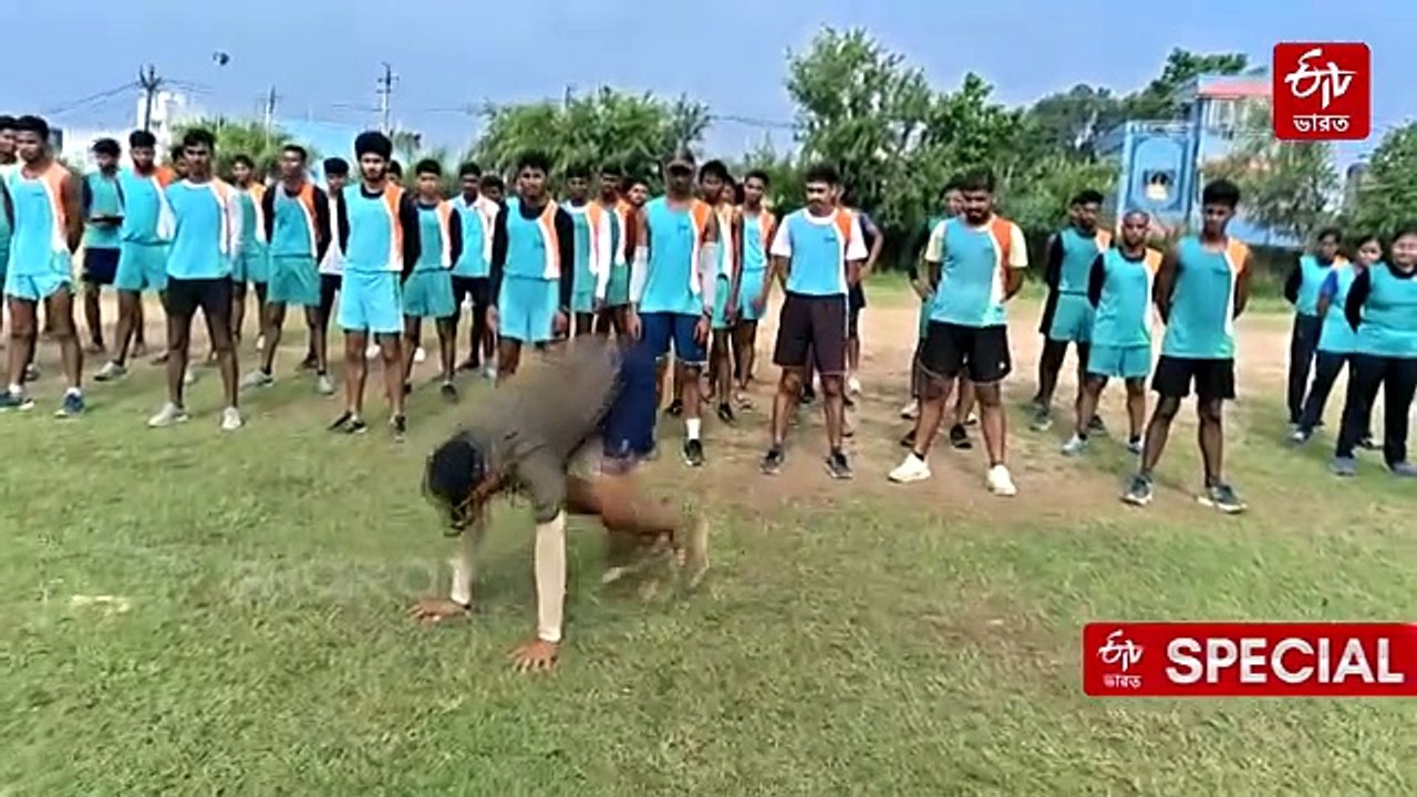 সেনার পোশাক ছেড়েছেন, ছাড়েননি দেশসেবা; প্রাক্তন সেনাকর্মীর হাত ধরে বদলাচ্ছে ভবিষ্যৎ