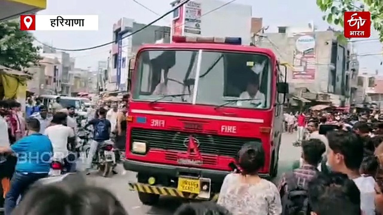 रोहतक के गोहाना अड्डे पर फर्नीचर की दुकान में लगी भीषण आग, अचानक उठने लगा धुएं का गुबार, दमकल की 7 गाड़ियों ने पाया काबू
