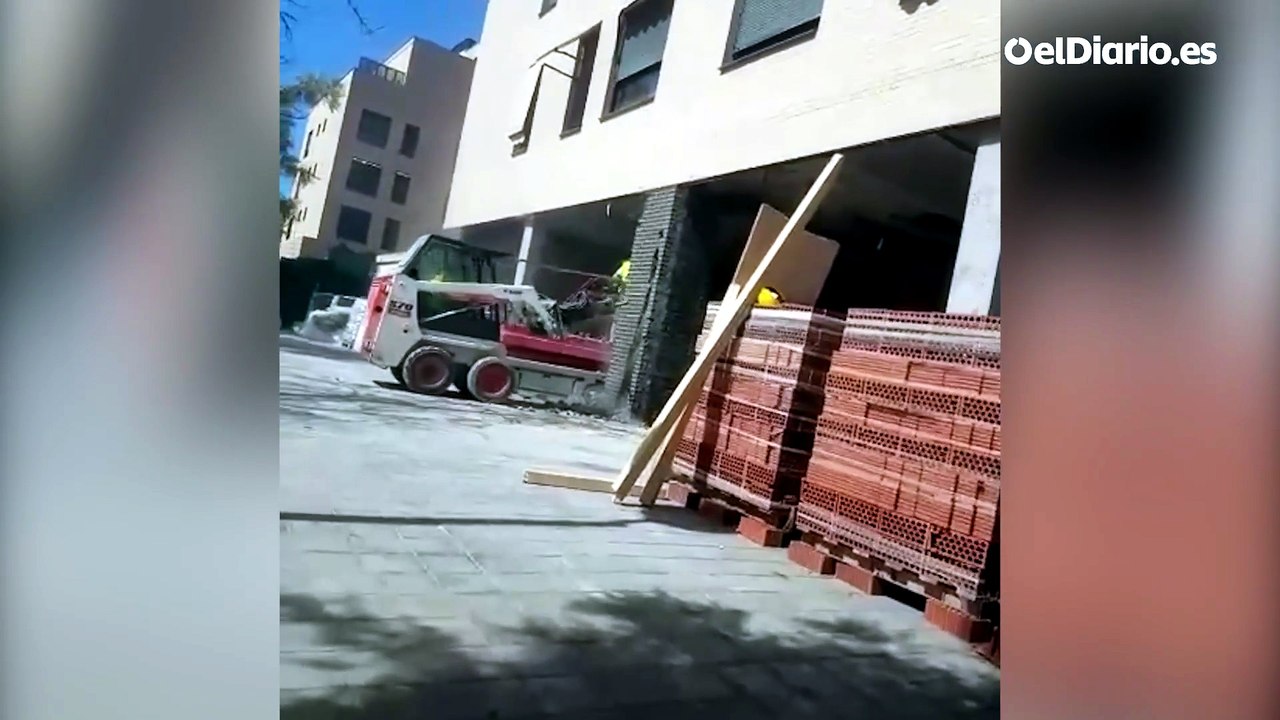 Otro residencial de València denuncia daños en una columna por la empresa que ejecuta alojamientos turísticos en los bajos