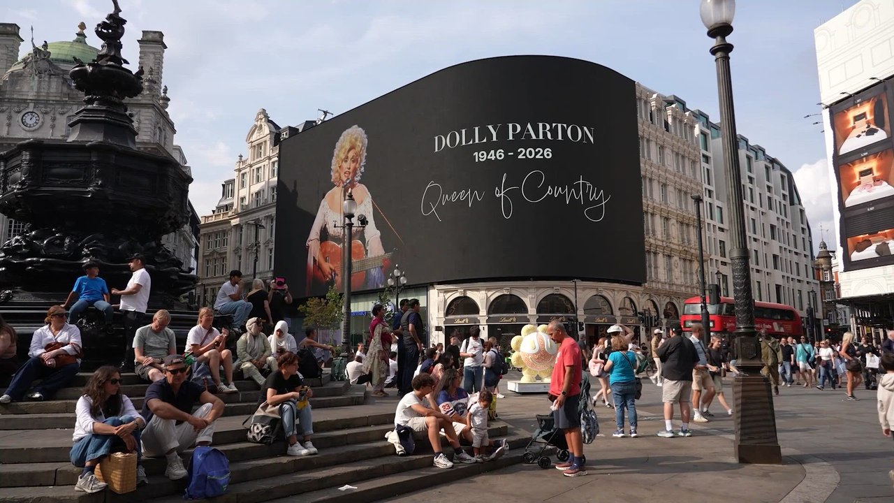 Dolly Parton tribute appears on screen at London's Piccadilly Circus