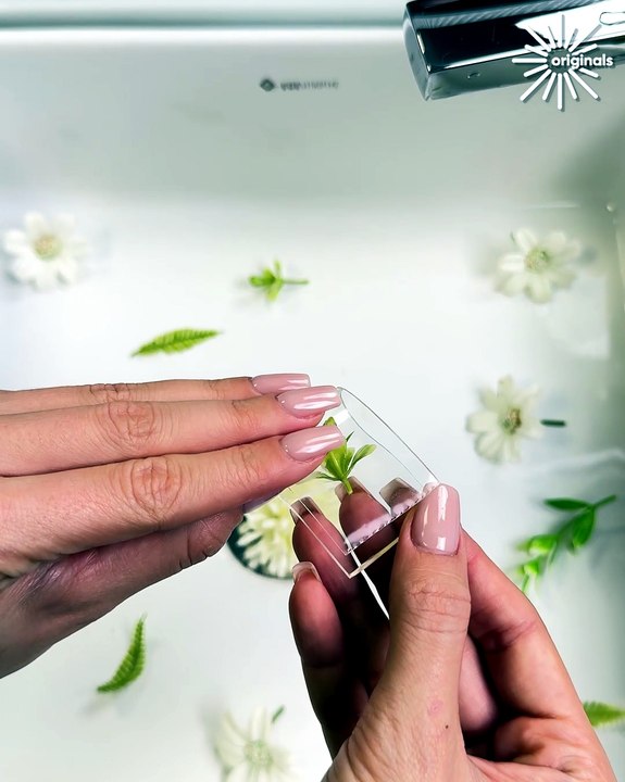 Laminate your favorite petals 🌼
