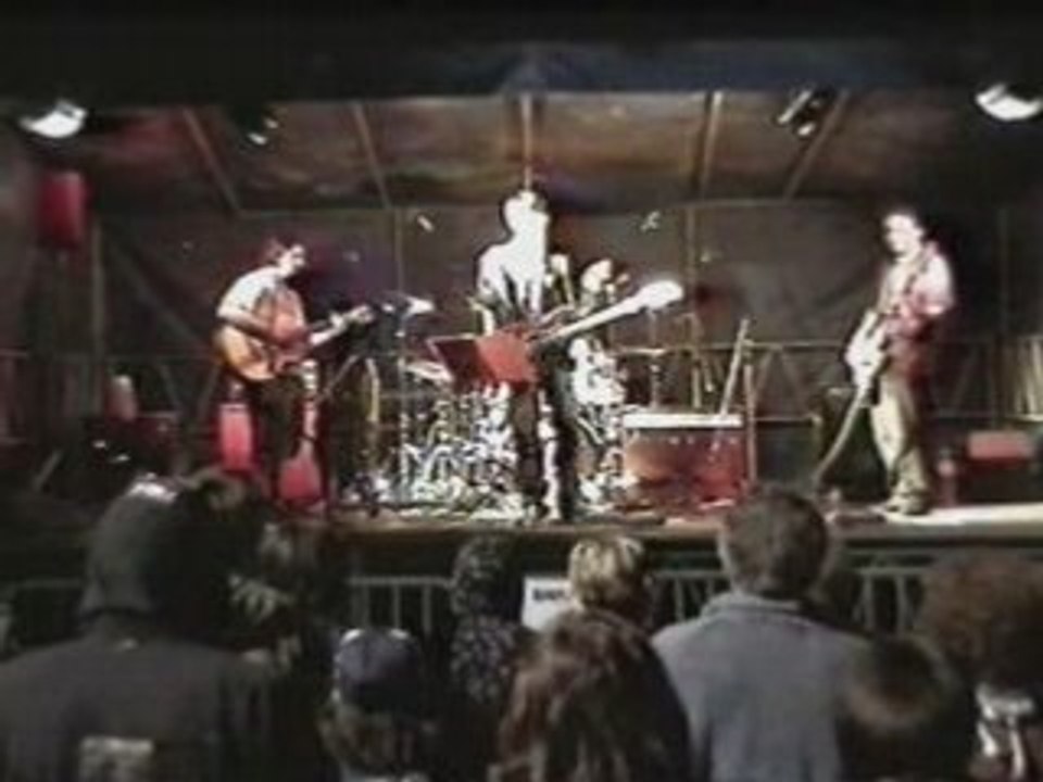 Deadfly - Wonderwall (concert au lac de léon)