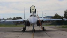 Video, Rus güçlerine üçüncü parti Su-35S savaş uçağının teslimatını gösteriyor
