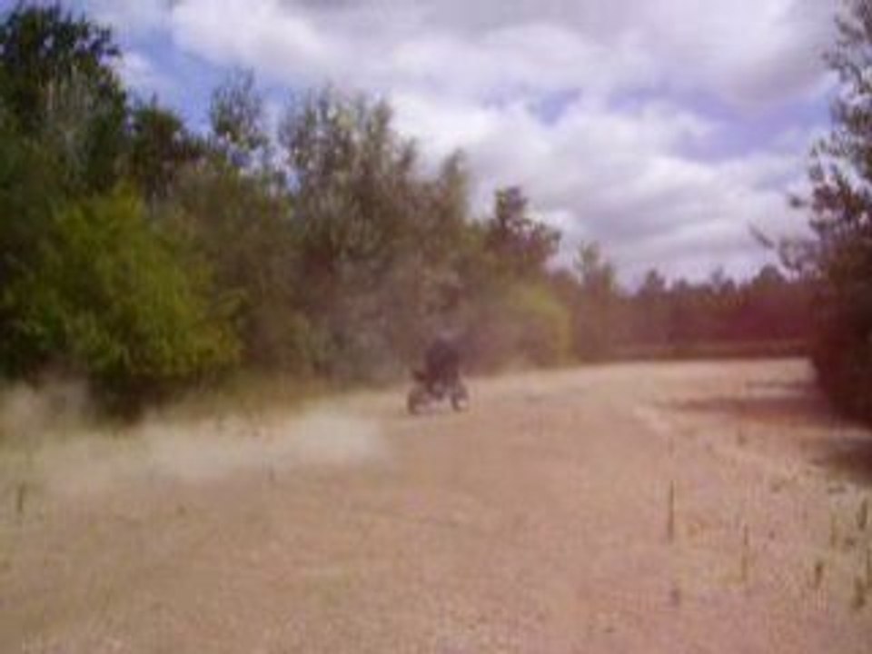 burn dans des gravier