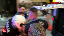 Aksaray'da biri oynayarak, diğeri zorla gözaltına alındı