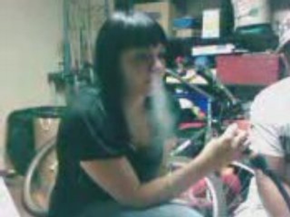 Alexia fume la chicha