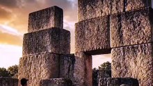 Un bărbat de doar 60 de kilograme a construit singur un castel