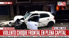 Violento choque frontal en pleno barrio de Saavedra: hay personas atrapadas