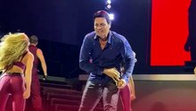 Chayanne reta a sus fans a una batalla de “farmear aura” y se vuelve viral