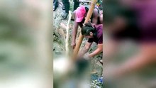Hombres le roban aretes de oro a víctima de inundaciones en Nepal