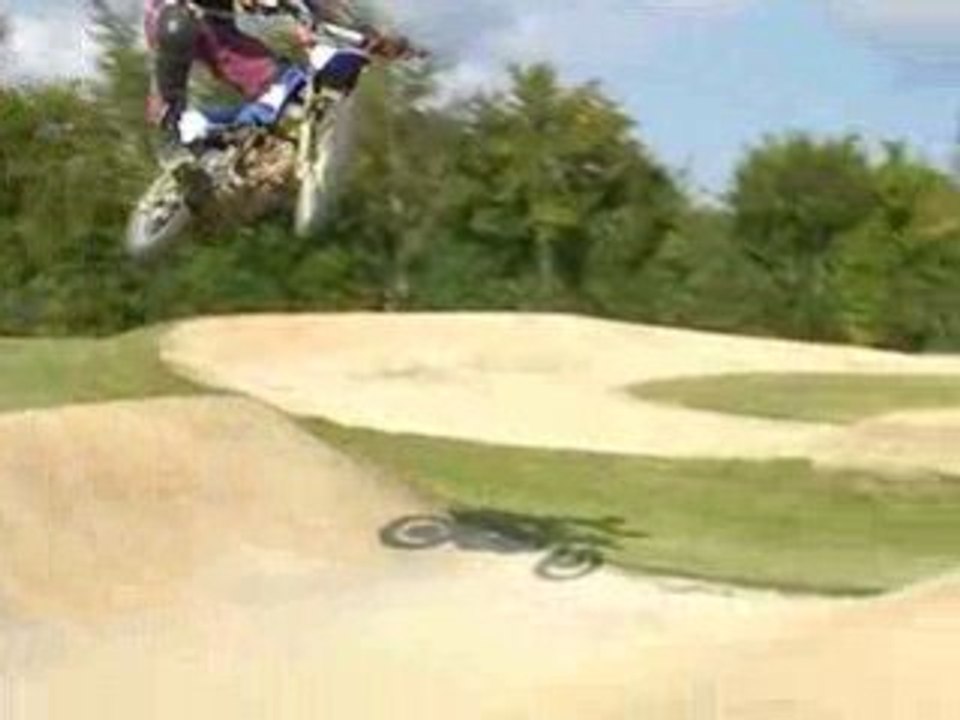 90 ttr segré sur terrain bmx