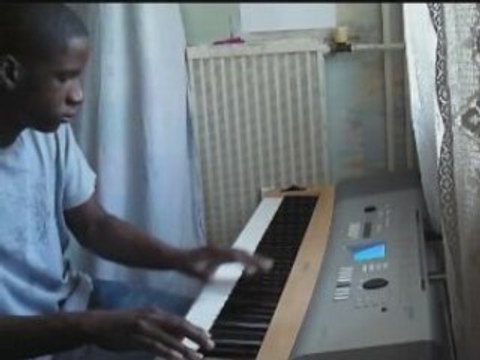 Tunisiano - Le Regard Des Gens (piano)