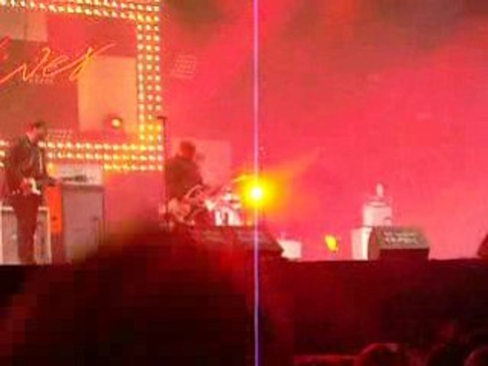 The Hives ( vieilles charrues 2008 )